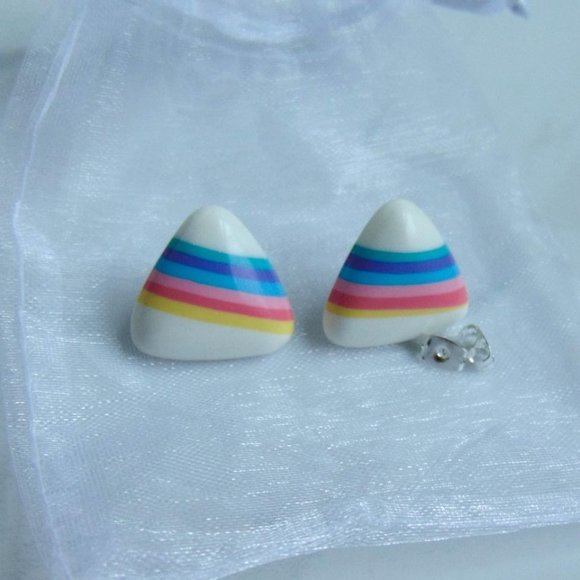 Vintage Retro Pastel Rainbow Earrings 90s Kawaii triangles Plastic - Picture 2 of 3